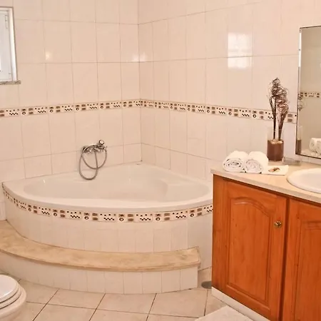 別荘 Bonita Moradia C/ Piscina Em