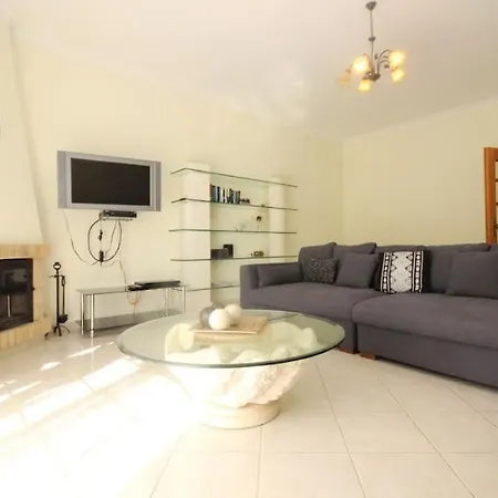 Bonita Moradia C/ Piscina Em * サグレス