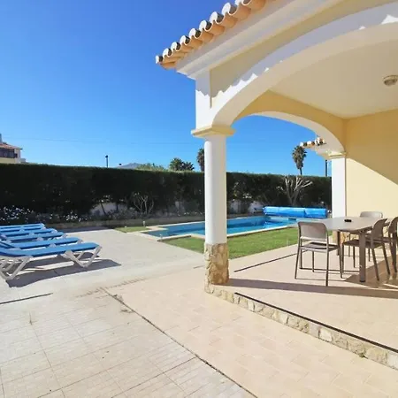 Bonita Moradia C/ Piscina Em